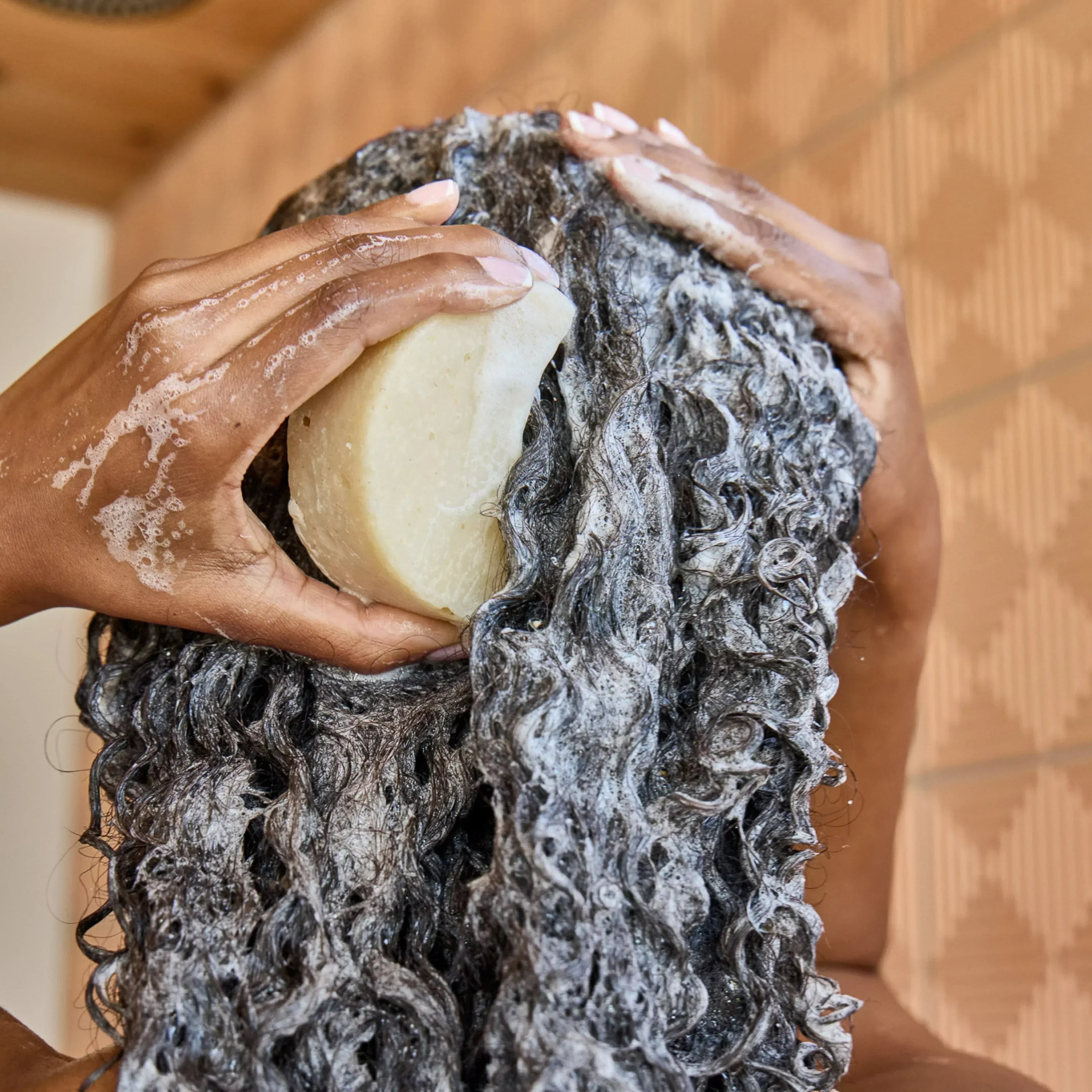 How to Moisturise Your Scalp Naturally for Healthy, Happy Hair